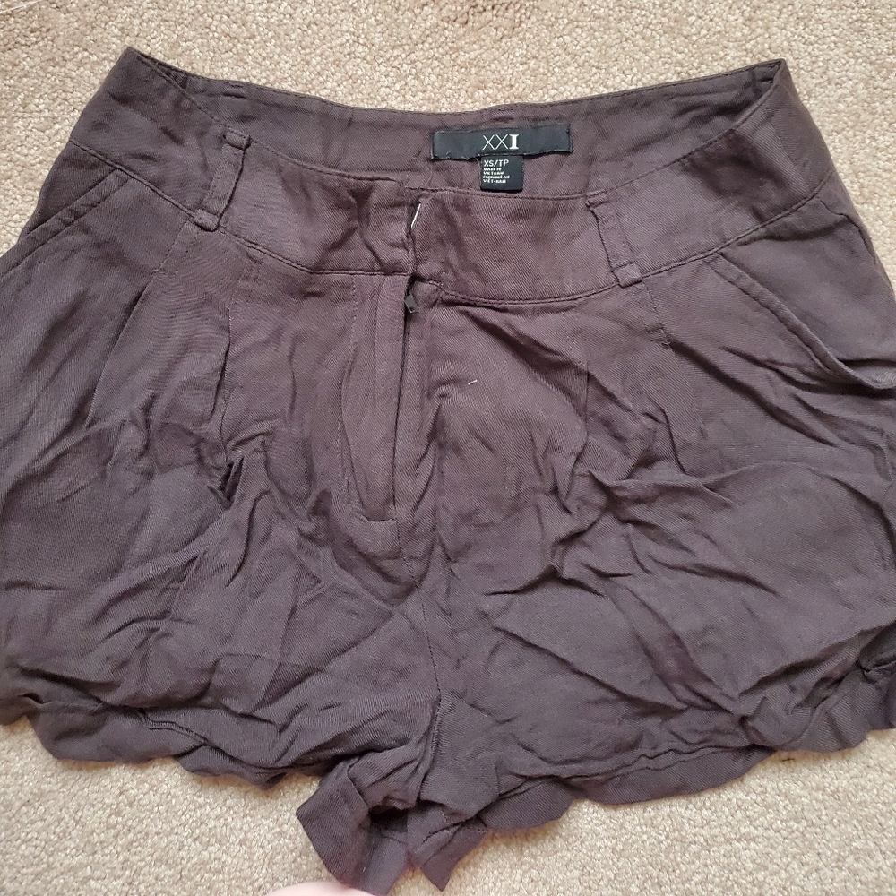 Shorts - Picture 3 of 8
